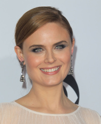 Emily Deschanel - 40th Annual People's Choice Awards at Nokia Theatre L.A. Live in Los Angeles, CA - January 8. 2014 - 137xHQ Yt0k2Z4Z