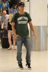 Josh Duhamel - Josh Duhamel - Arriving at LAX Airport in LA - April 23, 2015 - 24xHQ ZuKMyV2g
